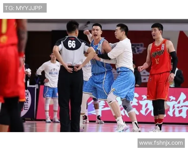 重庆篮球队技术争议引发热议球迷与专家观点碰撞激烈